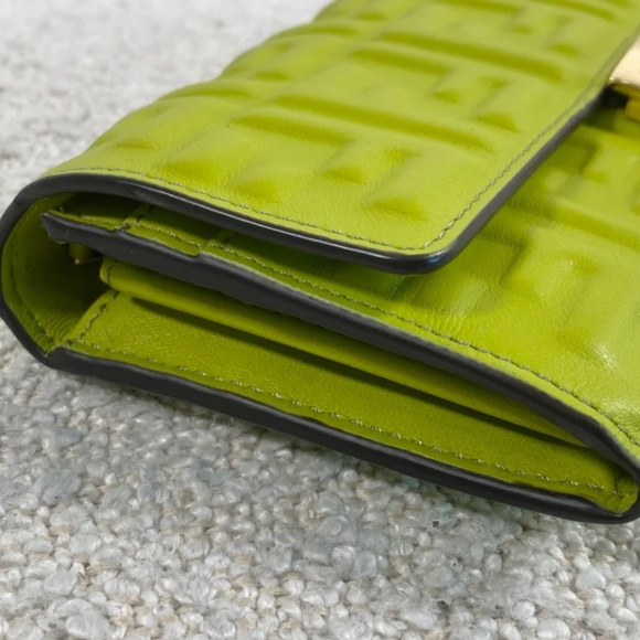 Authentic Pre-owned Baguette Continental With Chain Green - Picture 4 of 16